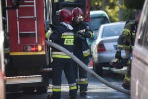 Φωτιά σε ισόγειο διαμέρισμα στη Θεσσαλονίκη – Απεγκλώβισαν 5 παιδιά και 3 ενήλικες