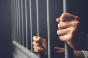 Bία ανηλίκων – Γλυφάδα: Σύλληψη 17χρονου για τον τραυματισμό 15χρονου