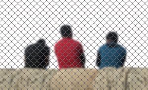 Φρίκη στη δομή Μαλακάσας: Τέσσερις Αιγύπτιοι κακοποίησαν άγρια 16χρονο ομοεθνή τους