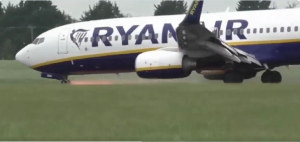 ΒΙΝΤΕΟ: Η στιγμή της ανώμαλης προσγείωσης επιβατικού αεροσκάφους!