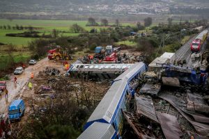 Δυστύχημα στα Τέμπη: Ολοκληρώθηκε η έρευνα –  Κλήση σε ακρόαση της Hellenic Train και του ΟΣΕ