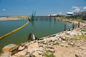 Υπερχείλιση δεξαμενής πετρελαίου στη Θεσσαλονίκη προκάλεσε θαλάσσια ρύπανση