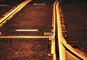 Ινδία: Περισσότερα από 100 πτώματα παραμένουν στα αζήτητα μετά το πολύνεκρο σιδηροδρομικό δυστύχημα (video)