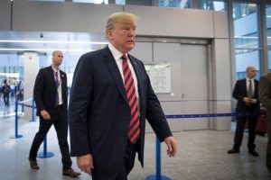 Γιατί ο Τραμπ μηνύει Αμερικανό δημοσιογράφο;