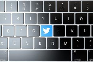 Πέταξε το πουλάκι: Η Twitter και  η «Χ» του Έλον Μασκ συγχωνεύτηκαν