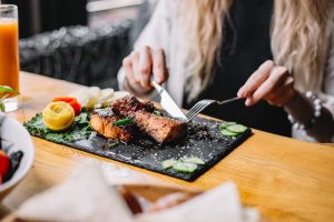 Τι θα συμβεί στο σώμα σας, αν τρώτε κόκκινο κρέας κάθε μέρα