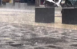 Έριξε…ξαφνικό χαλάζι στη Θεσσαλονίκη, vid