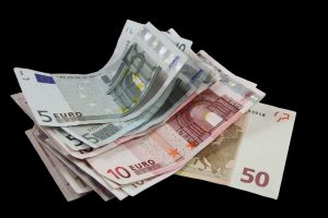 Βροχή τα επιδόματα… Ποιες πληρωμές αναμένονται για σήμερα από τον ΟΠΕΚΑ