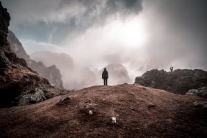 Γιατί οι ανασφαλείς άνθρωποι συχνά υποτιμούν τους γύρω τους – Πώς να τους αντιμετωπίσετε
