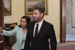 Επιμένει ο Ανδρουλάκης: «Εκεί θα μπουν έξτρα φόροι…»