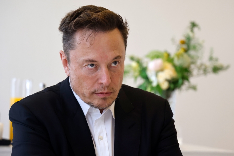 «Θέλετε απελπιστικά τη λογοκρισία»: Ο Elon Musk «παγώνει» μεγαλοδημοσιογράφο, vid