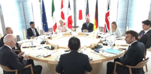 Διαδηλωτές για G7 στη Χιροσίμα: “Δεν μπορώ να δεχτώ ότι ήρθαν εδώ για να ξεκινήσουν έναν πυρηνικό πόλεμο!” (video)