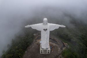 Βραζιλία: Σκοτείνιασαν επίτηδες το φημισμένο άγαλμα του Χριστού, vid