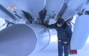MiG-31 εκτοξεύει πυραύλους μεγάλου βεληνεκούς, vid