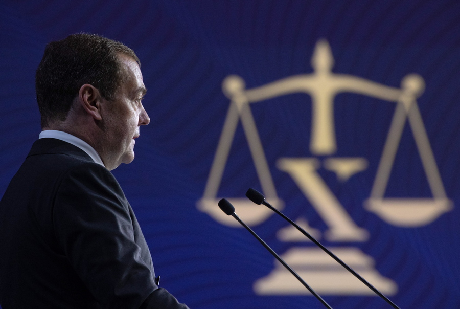 Παρέμβαση Μεντβέντεφ για τη δολοφονία που συγκλονίζει τις ΗΠΑ: «Ποιός έχει σειρά;»