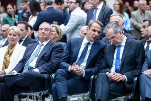 Μαζεύουν το «δεξιό ακροατήριο» στη ΝΔ: «Το “Γονέας 1 – Γονέας 2” δεν είναι Ευρώπη»