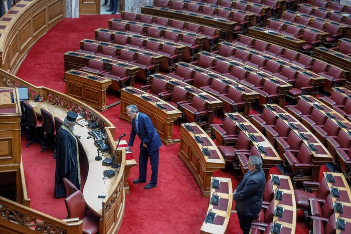 Βουλή: Γιατί…ορκίστηκε μόνος του ο Αντώνης Σαμαράς; – ΦΩΤΟ