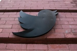 Ε.Ε. κατά Twitter και FB για τα γεγονότα του Ισραήλ: «Διαδίδονται fake news και βίαιες εικόνες»