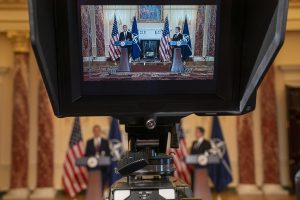 Ρωσία/ΝΑΤΟ ώρα μηδέν! Οι πρώτες επίσημες αντιδράσεις μετά το πολεμικό τελεσίγραφο της Ρωσίας