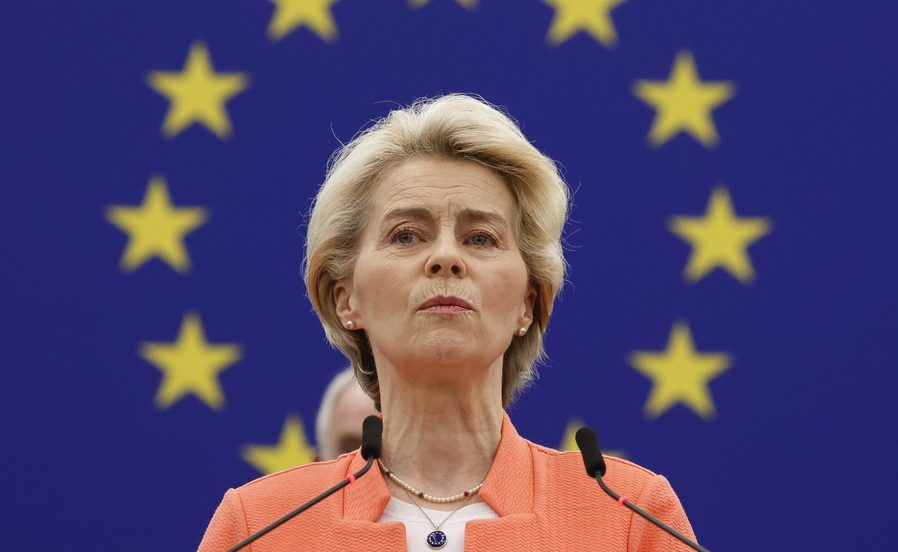 Έγινε ρεζίλι η φον ντερ Λάιεν: Έφυγε σαν κυνηγημένη μόλις άρχισε να ακούει αλήθειες – Vid