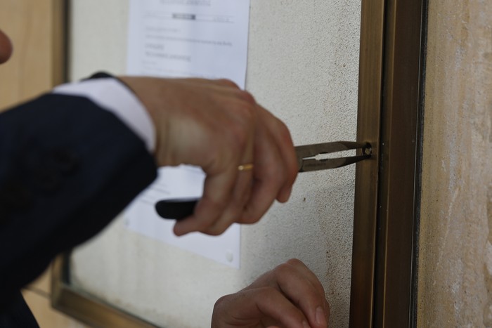 Εκλογές στις 25/6: Θυροκολλήθηκε το Προεδρικό Διάταγμα διάλυσης της Βουλής – ΦΩΤΟ