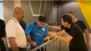 Χαμός!!! Ο Άμπελ Φερέιρα, πρώην προπονητής του ΠΑΟΚ, άρπαξε κινητό δημοσιογράφου – ΒΙΝΤΕΟ