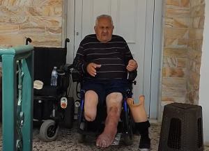 OΝΕΙΔΟΣ! Τα funds πέταξαν έξω από το σπίτι ανάπηρο 81χρονο!!! vid