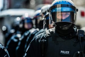 «Αδίκημα αν δεν συμμορφώνεσαι»!! Μέτρα με οσμή χούντας στη Δύση λόγω ισλαμιστών