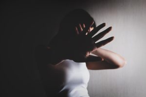 Χρυσοχοΐδης για ενδοοικογενειακή βία: Η ΕΛΑΣ χειρίστηκε 25.438 υποθέσεις το 2024 – “Δε μας τρομάζουν οι αριθμοί”