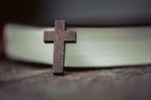 Με σταυρούς στα χέρια βγήκαν στους δρόμους οι Ισπανοί, vid
