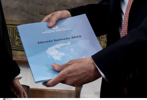 Τα επίσημα αποτελέσματα στο 80+%: Κυριαρχία ΝΔ, Σπαρτιάτες μέσα και Βουλή οκτώ κομμάτων