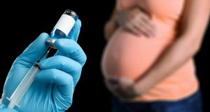 Απόλυτο ΣΟΚ: «Τα εμβόλια COVID δεν ήταν ΠΟΤΕ ασφαλή για εγκύους, σύμφωνα με την ίδια την Pfizer»