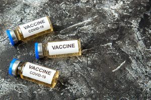 Ομολογία-σταθμός για τα κορωνοεμβόλια: «Σχεδιάστηκαν για να βλάψουν και να σκοτώσουν», vid