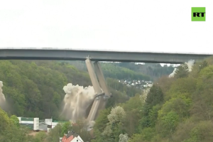 Θεαματική κατεδάφιση: Γερμανοί ανατινάζουν γέφυρα χρησιμοποιώντας 150 κιλά εκρηκτικά, vid