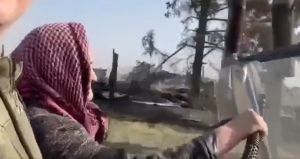 Ρωσίδα γιαγιά αφήνει τους πάντες άφωνους: Οδηγεί στρατιωτικό όχημα στο μέτωπο, vid