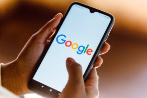 Πρωτοφανής μήνυση κατά της Google για «καταχρηστική απόλυση»
