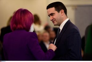 Κατρίνης μπροστά σε Πλεύρη: «Είμαι οδοντίατρος και ασχολούμαι με τις κουφάλες», vid