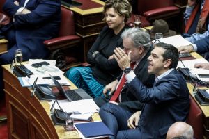Ανεπανόρθωτη προεκλογική ζημιά για ΣΥΡΙΖΑ λόγω Κατρούγκαλου! «Βράζουν» οι ελ. επαγγελματίες