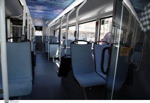 Συνταρακτικό ατύχημα σε λεωφορείο του ΟΑΣΘ: Κομμάτι οροφής έπεσε στο κεφάλι γυναίκας