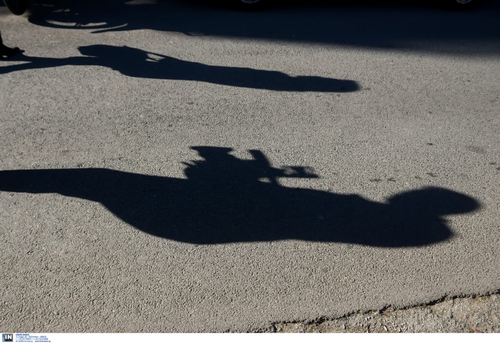Ξαφνικά «τρόμος»! Απίστευτο ρεπορτάζ στην ελληνική TV, σαν να μην πέρασε μια μέρα από τον COVID