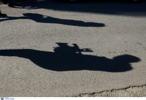 Ξαφνικά «τρόμος»! Απίστευτο ρεπορτάζ στην ελληνική TV, σαν να μην πέρασε μια μέρα από τον COVID