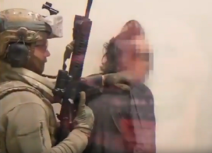 Συνέλαβαν Αμερικανό δημοσιογράφο στην Ουκρανία γιατί υποστήριξε τους Ρωσους –  Αντιμετωπίζει ποινή φυλάκισης 13 ετών