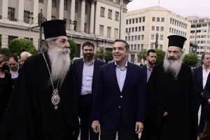 Θερμή υποδοχή Τσίπρα από τον Μητροπολίτη Πειραιά: Ο διάλογός τους