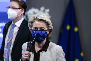 ΒΙΝΤΕΟ ΣΟΚ: Δείτε την Ούρσουλα να γελάει στέλνοντας τα παιδιά των άλλων σε πόλεμο