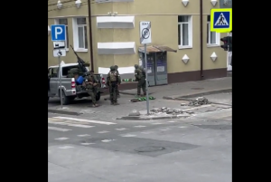 Μισθοφόροι της Wagner τοποθετούν αντιαρματικές νάρκες στο Ροστόβ, vid