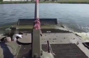 ΒΙΝΤΕΟ: «Ψάρεμα» πάνω σε ένα…BMP