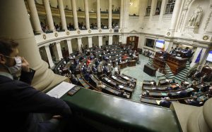 Δυστυχώς αυτοί είναι οι Έλληνες πολιτικοί! Ρουμάνος ευρωβουλευτής δείχνει την αλήθεια, vid