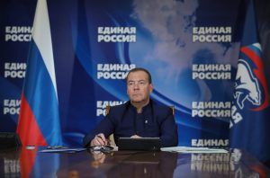 Μεντβέντεφ προς δυτικές εταιρείες που εγκαταλείπουν τη Ρωσία: «Μας βοηθάτε στον πόλεμο»
