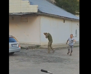 Μάλλον δεν πάει και τόσο…καλά η επιστράτευση στην Ουκρανία, vid