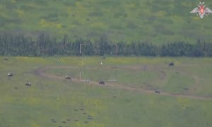 Νέα πλάνα του ρωσικού ΥΠΑΜ από την καταστροφή δυτικών αρμάτων, vid